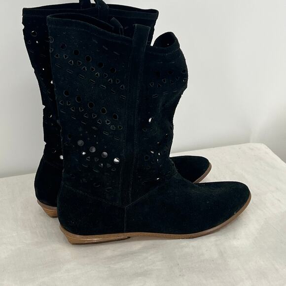 DECREE Woman's Black Suede Slouchy Laser Cut Western Style Boots 7.5 GothCowgirl - Picture 1 of 7